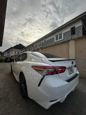 Toyota Camry 2018 White