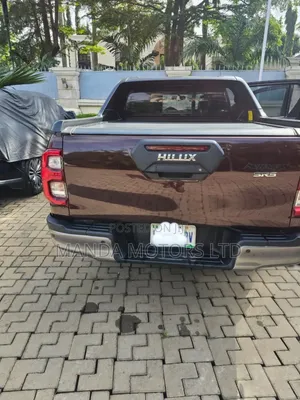 Toyota Hilux 2022 Red