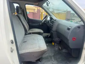 Toyota HiAce 2003 White
