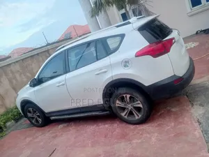 Toyota RAV4 XLE AWD (2.5L 4cyl 6A) 2016 White