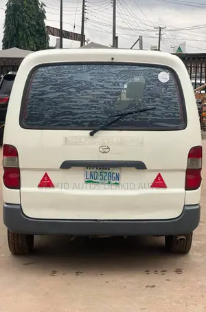 Toyota HiAce 2003 White