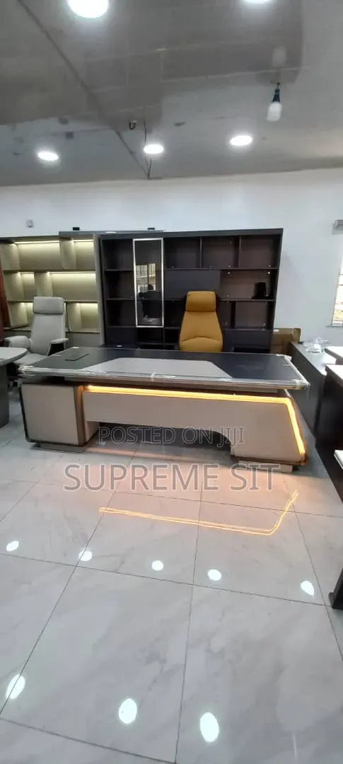 High Classic Office Table With Mobile Drawer