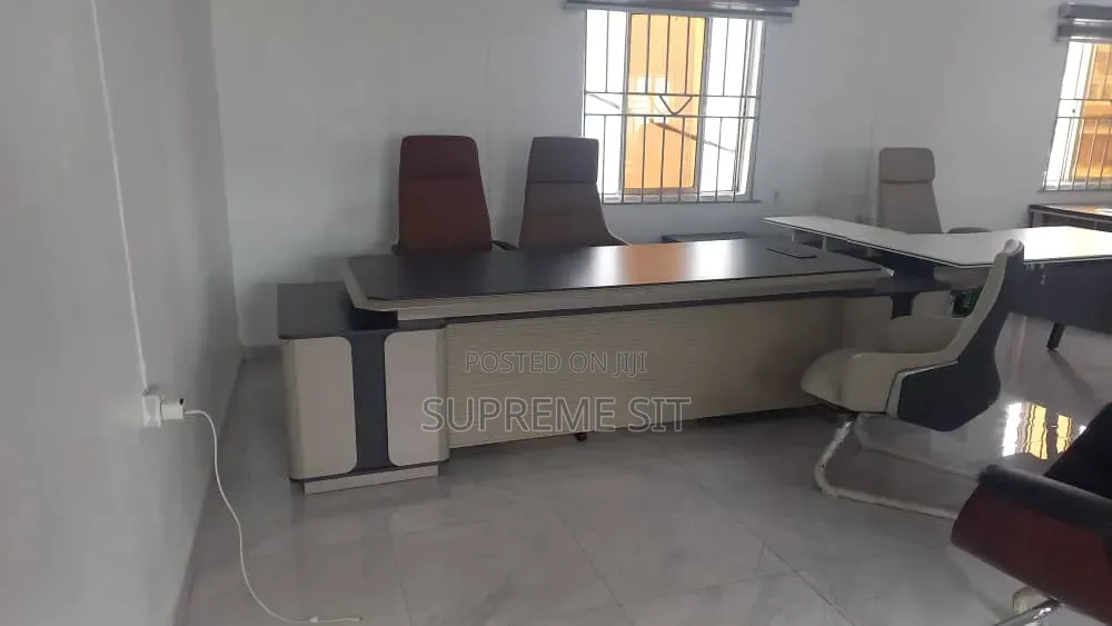 Quality Luxury Imported MD Office Table With Mobile Drawer