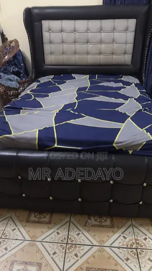 Neatly Used 6by6 Bed With Bedframe