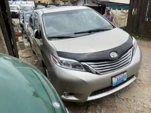 Toyota Sienna Limited Premium 7-Passenger 4dr Minivan (3.5L 6cyl 6A)