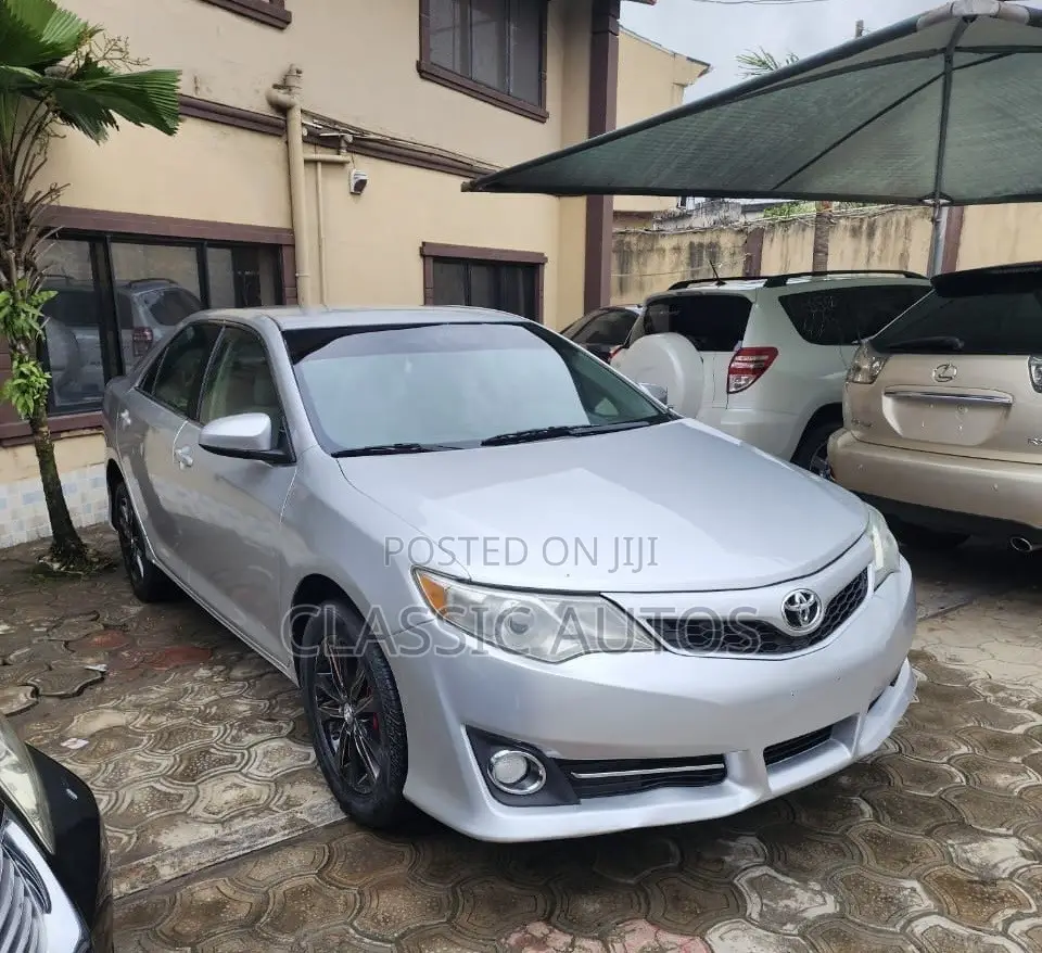 Toyota Camry 2012 Silver