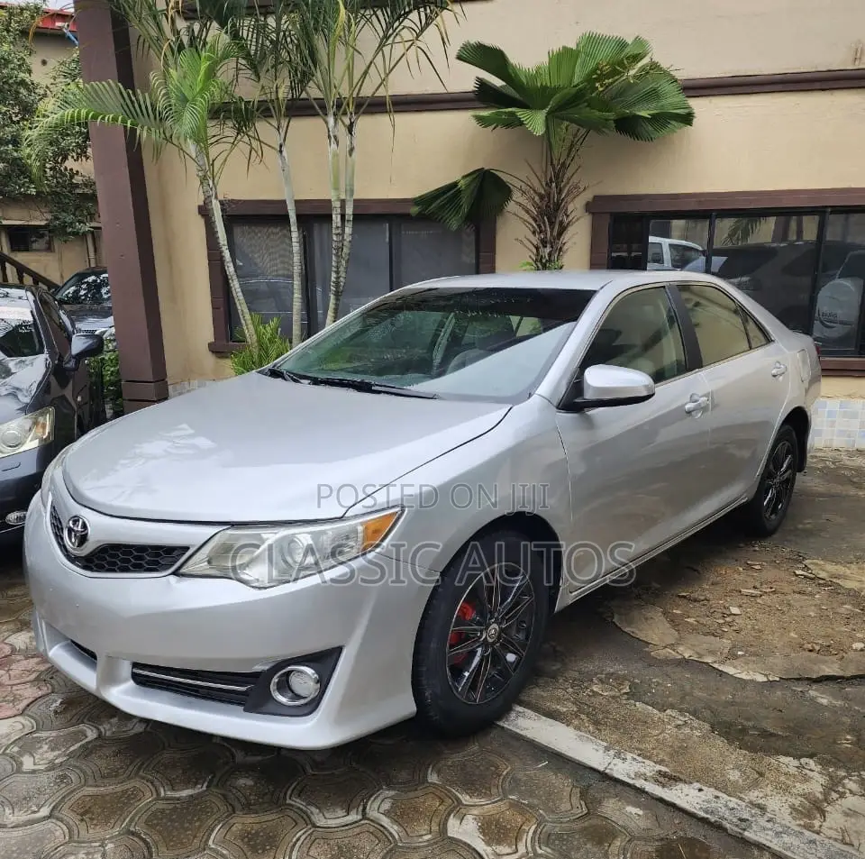 Toyota Camry 2012 Silver