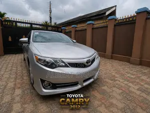 Toyota Camry SE 4dr Sedan (2.5L 4cyl 6A) 2012 Silver