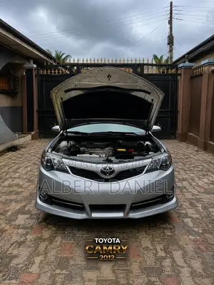 Toyota Camry SE 4dr Sedan (2.5L 4cyl 6A) 2012 Silver