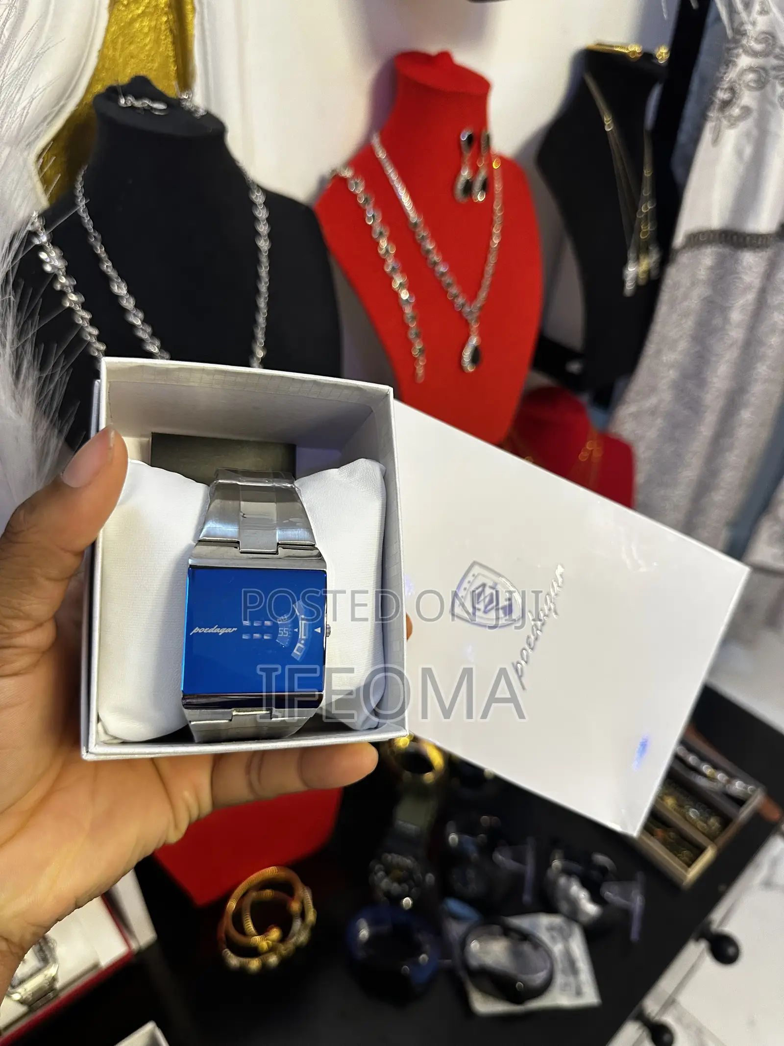 Luxurious Wristwatches 
