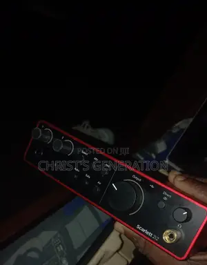 Focusrite Scarlett 2i2 Studio 4th Gen Complete Bun