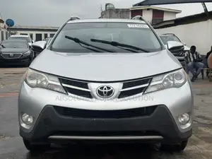 Toyota RAV4 XLE 4dr SUV AWD (2.5L 4cyl 6A) 2015 Silver