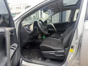 Toyota RAV4 XLE 4dr SUV AWD (2.5L 4cyl 6A) 2015 Silver