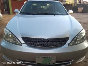 Toyota Camry LE 4dr Sedan (2.4L 4cyl 5A) 2005 Silver