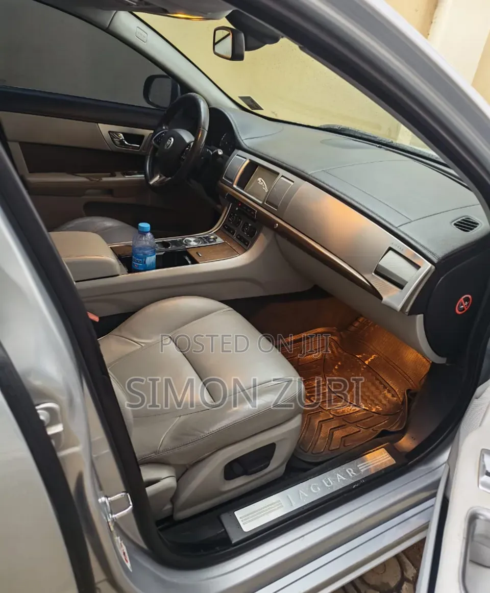 Jaguar XF 2015 Silver