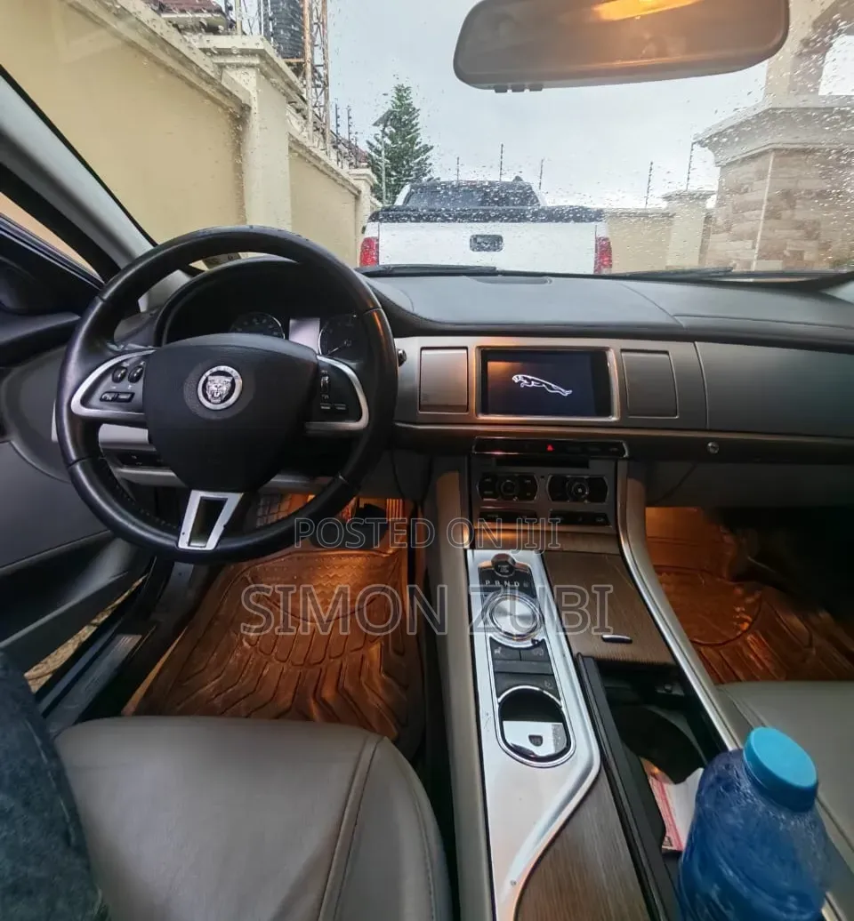 Jaguar XF 2015 Silver