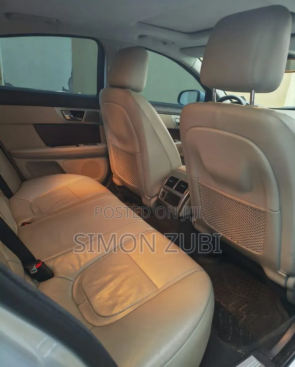 Jaguar XF 2015 Silver