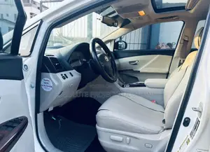 Toyota Venza AWD 2010 White