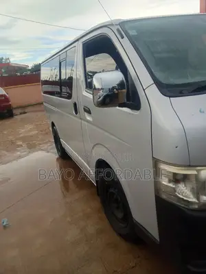 Toyota HiAce 2015
