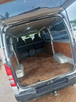 Toyota HiAce 2015