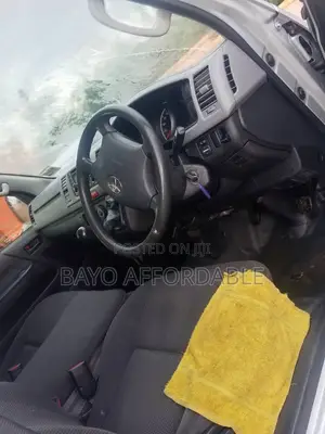 Toyota HiAce 2015