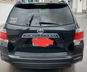 Toyota Highlander Plus 3.5L 4WD 2013 Green