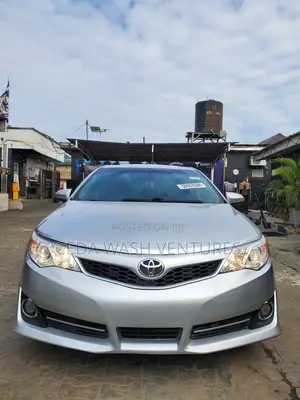 Toyota Camry SE 4dr Sedan w/Prod. End 11/13 (3.5L 6cyl 6A) 2014 Silver