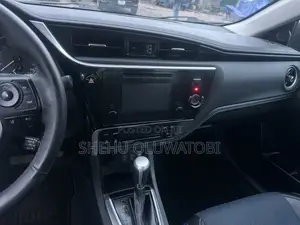 Toyota Corolla SE 4dr Sedan (1.8L 4cyl CVT) 2017 Blue