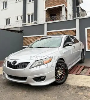 Toyota Camry SE 4dr Sedan (2.5L 4cyl 6AM) 2010 Silver