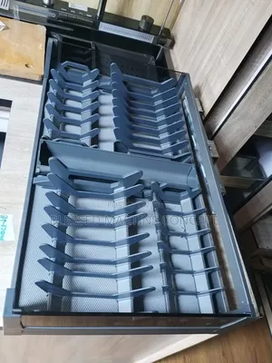 72cm Modern Pull-Out Plates and Dish Rack