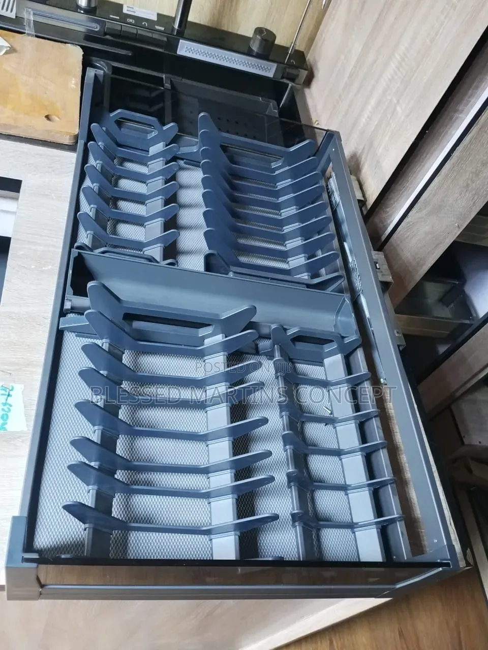 72cm Modern Pull-Out Plates and Dish Rack