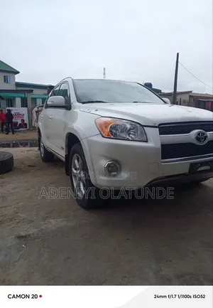 Toyota RAV4 2012 White