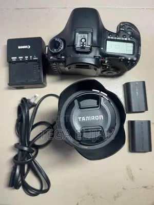 Canon EOS 7D DSLR Camera With 18-200mm