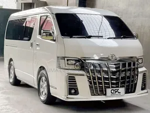 Toyota HiAce 2018 White