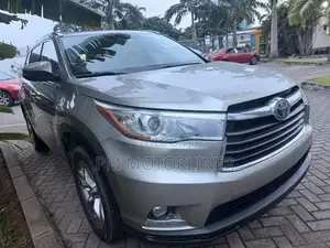 Toyota Highlander Limited Platinum 4dr SUV AWD (3.5L 6cyl 6A) 2015