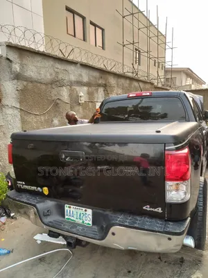 Tundra Shock Absorber Booth Cover