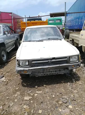 Toyota HiAce 1998 White