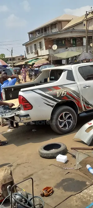 Hilux Rolling Cover and Spoiler