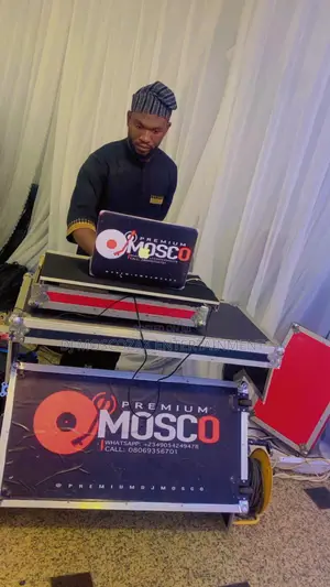 Dj and Sound, Lightning and Screen