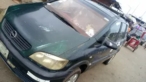 Opel Zafira 2021 Green