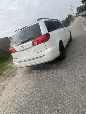 Toyota Sienna LE AWD 2006 White