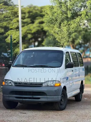 Toyota Grand HiAce 2002 White