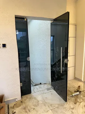 Hanty Room Glass Door