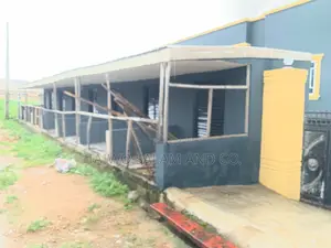 8 Units of Shops