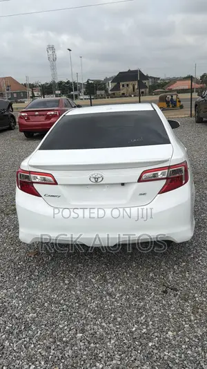Toyota Camry SE 4dr Sedan (2.5L 4cyl 6A) 2012 White