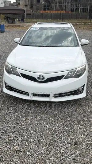 Toyota Camry SE 4dr Sedan (2.5L 4cyl 6A) 2012 White