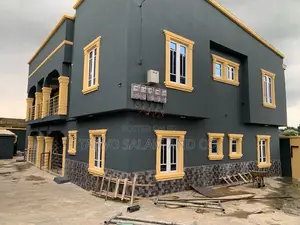 8 Units of Shops