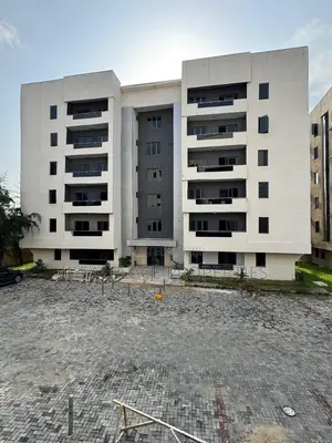 2bdrm Apartment in Surulere for sale