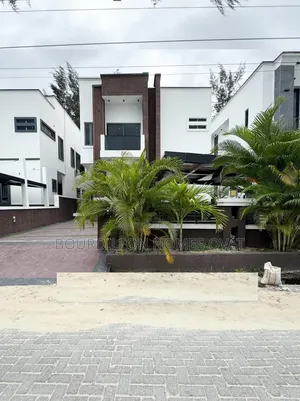 5bdrm Duplex in Megamound Estate for sale