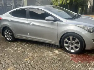 Hyundai Elantra GLS Sedan FWD (1.8L 4cyl 6A) 2013 Silver